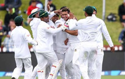 এখনও ৩০৩ রানে পিছিয়ে কিউইরা এখনও ৩০৩ রানে পিছিয়ে কিউইরা